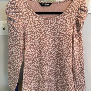 Long sleeve fitted top.